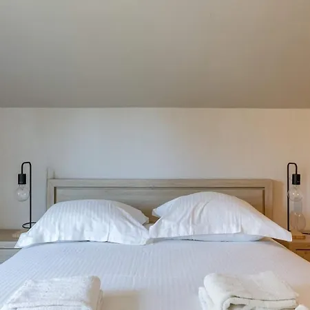 Casiola - Near With Double Parking Vakantiehuis *